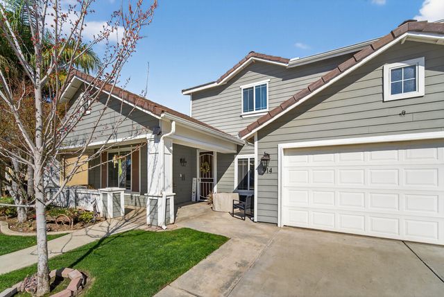 914 W Russell Avenue, Visalia, CA 93277