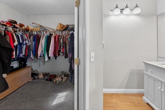 914 W Russell Avenue, Visalia, CA 93277