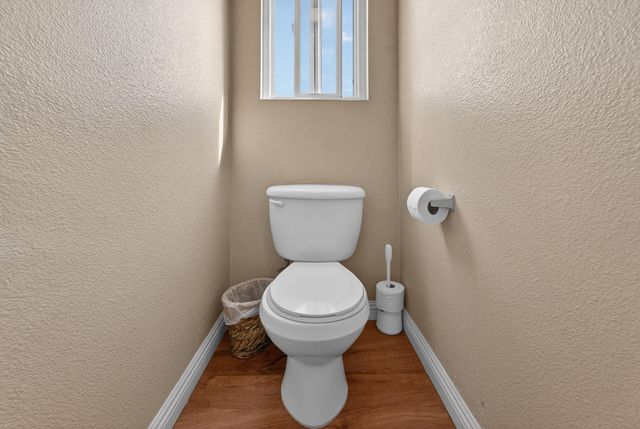 914 W Russell Avenue, Visalia, CA 93277