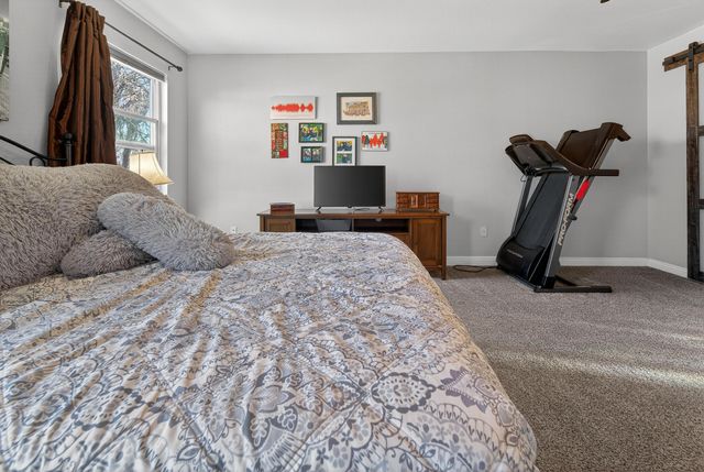 914 W Russell Avenue, Visalia, CA 93277