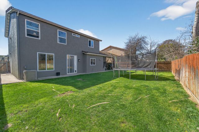 914 W Russell Avenue, Visalia, CA 93277