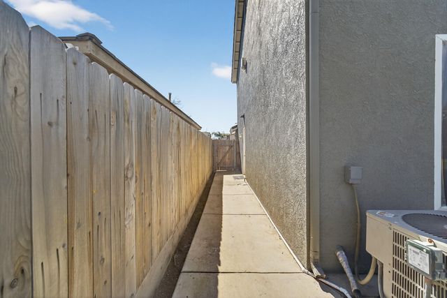 914 W Russell Avenue, Visalia, CA 93277