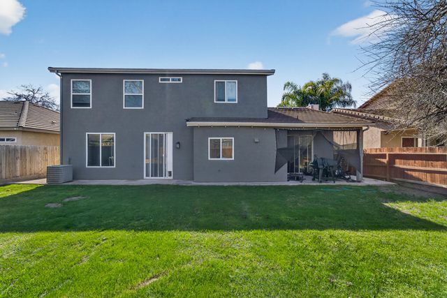 914 W Russell Avenue, Visalia, CA 93277