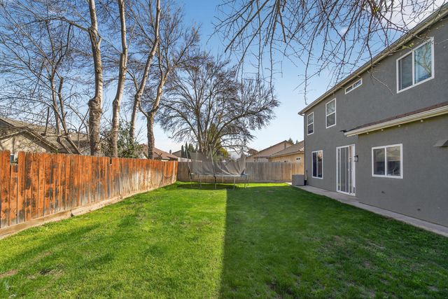 914 W Russell Avenue, Visalia, CA 93277