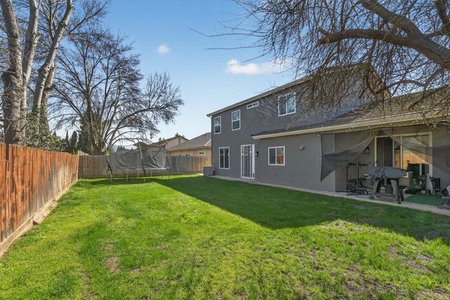 914 W Russell Avenue, Visalia, CA 93277