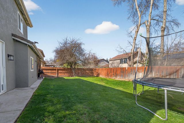 914 W Russell Avenue, Visalia, CA 93277