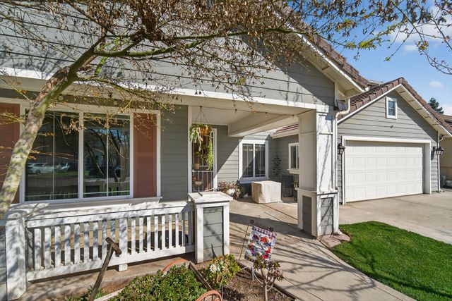 914 W Russell Avenue, Visalia, CA 93277