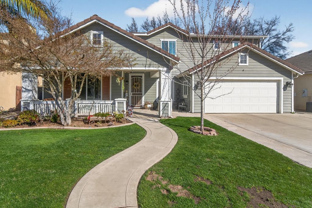 914 W Russell Avenue, Visalia, CA 93277