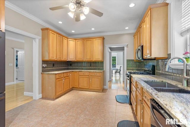 2320 CHATHAM Road, Springfield, IL 62704