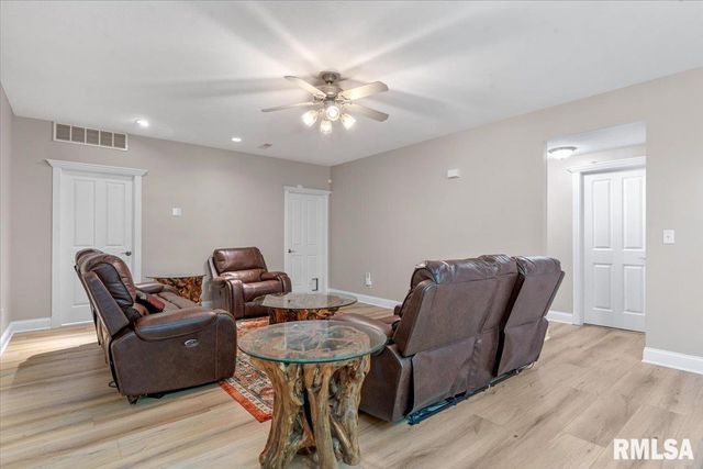 2320 CHATHAM Road, Springfield, IL 62704