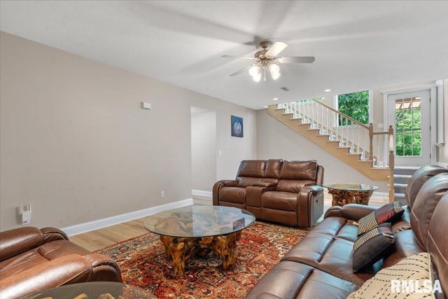 2320 CHATHAM Road, Springfield, IL 62704