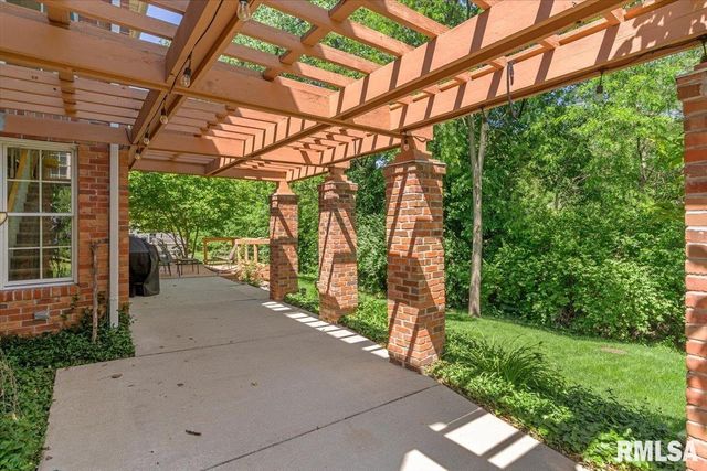 2320 CHATHAM Road, Springfield, IL 62704
