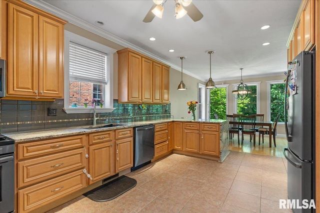 2320 CHATHAM Road, Springfield, IL 62704