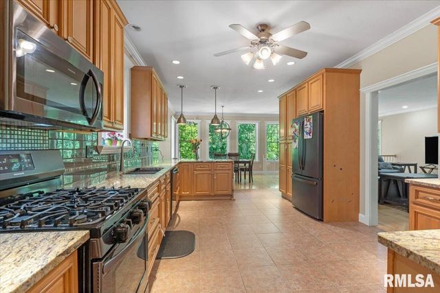 2320 CHATHAM Road, Springfield, IL 62704