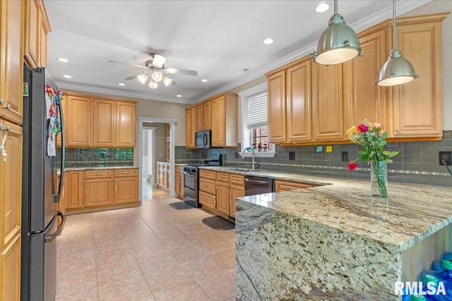 2320 CHATHAM Road, Springfield, IL 62704