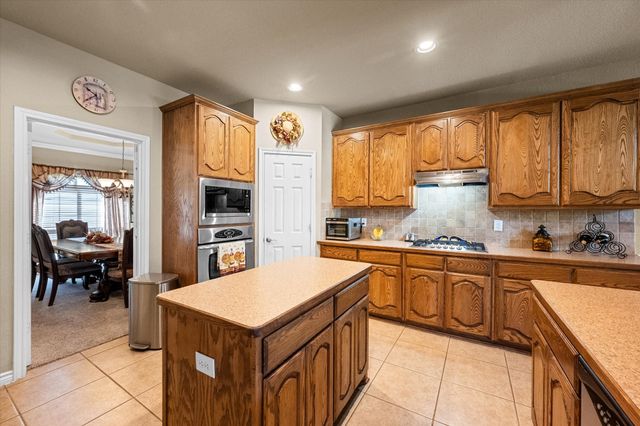 628 Hammond Drive, Mansfield, TX 76063