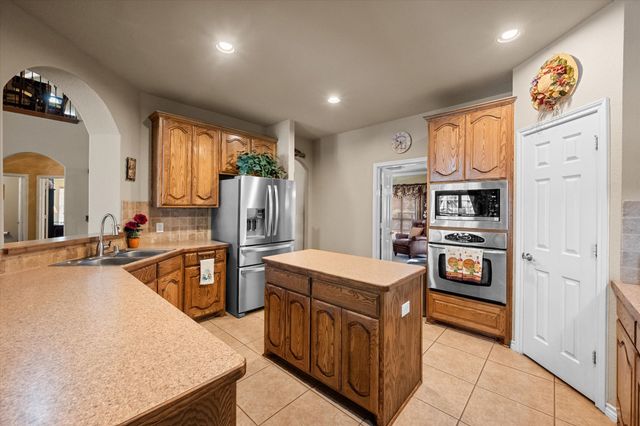 628 Hammond Drive, Mansfield, TX 76063