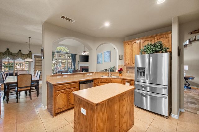628 Hammond Drive, Mansfield, TX 76063