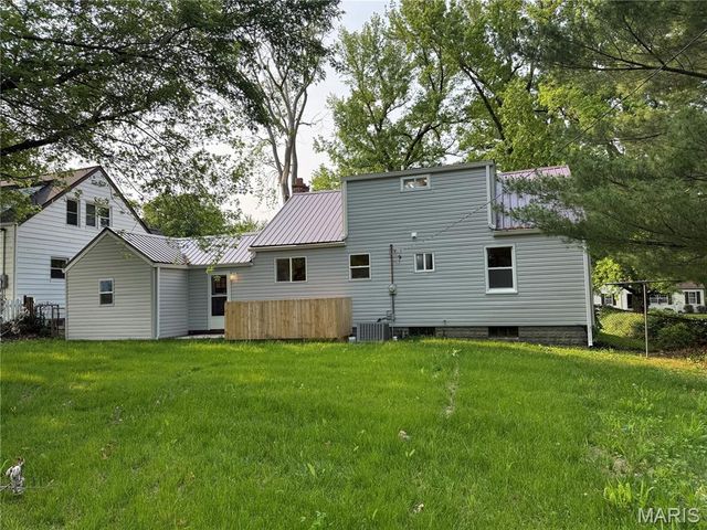 134 N 82nd St, Belleville, IL 62223