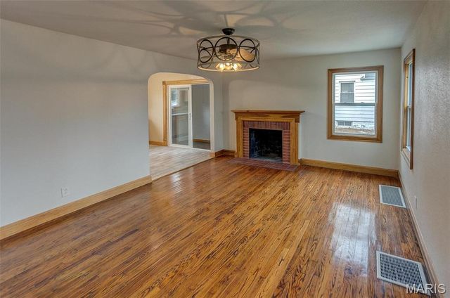 134 N 82nd St, Belleville, IL 62223