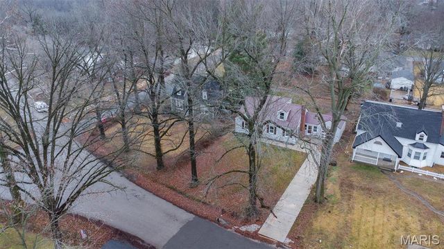 134 N 82nd St, Belleville, IL 62223