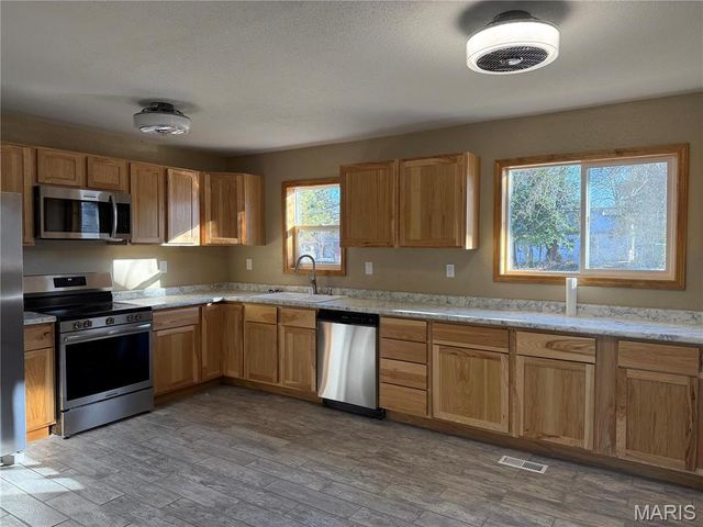134 N 82nd St, Belleville, IL 62223