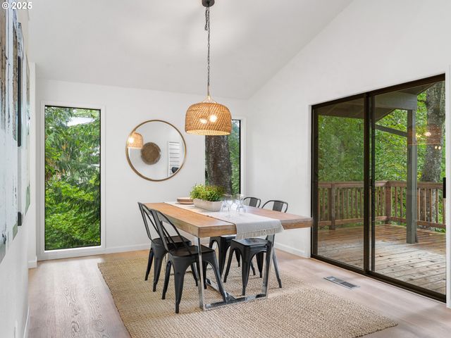 9723 Sw QUAIL POST Rd, Portland, OR 97219