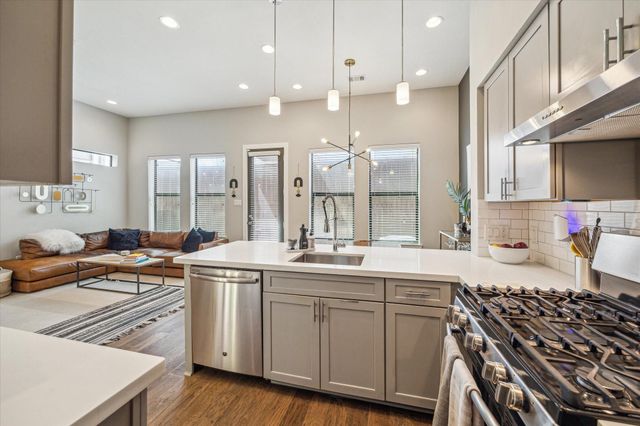 614 Thornton Road D, Houston, TX 77018
