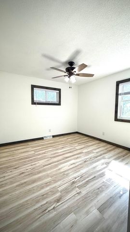 26 Oak Lane, Pine Island, MN 55963