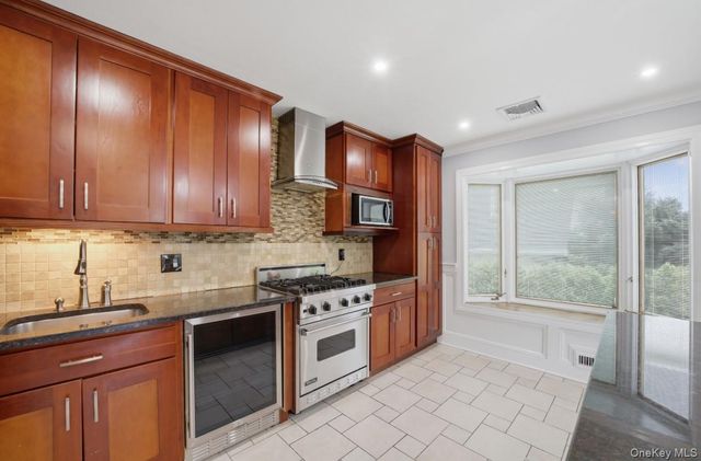 87 Woodlawn Avenue, New Rochelle, NY 10804