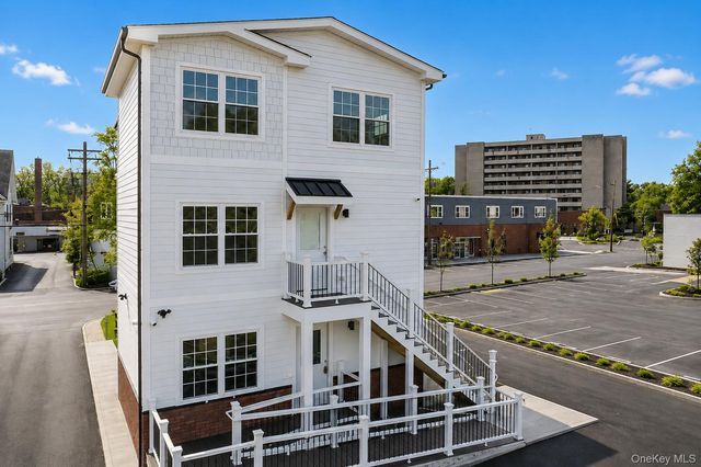9 Lagrange Avenue APT 3, Poughkeepsie, NY 12603