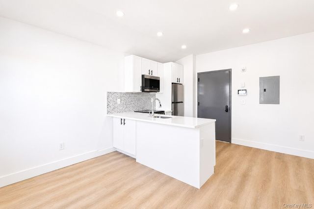 9 Lagrange Avenue APT 3, Poughkeepsie, NY 12603