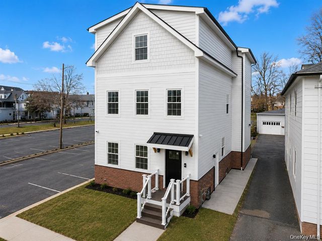 9 Lagrange Avenue APT 3, Poughkeepsie, NY 12603