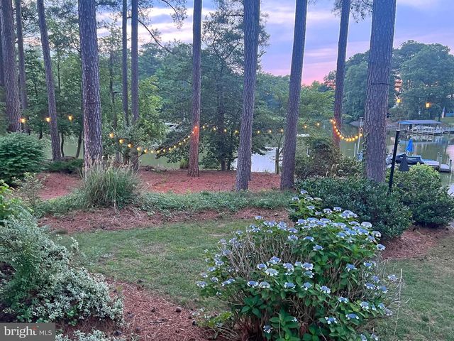 52 REEF CT, Montross, VA 22520