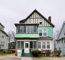 24 Longview St, Springfield, MA 01108