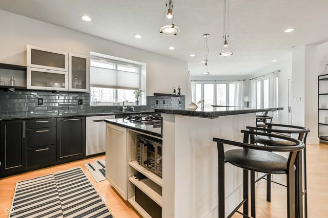 4598 S Ridgeview Drive, Greenfield, IN 46140