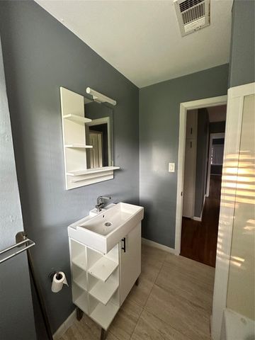 511 Guyer Street, Sugar Land, TX 77498