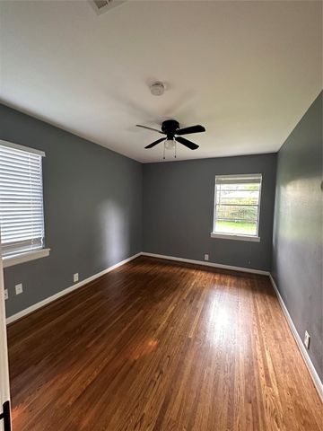 511 Guyer Street, Sugar Land, TX 77498