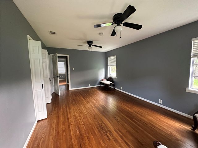 511 Guyer Street, Sugar Land, TX 77498