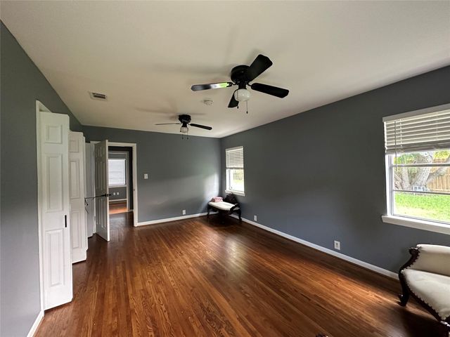 511 Guyer Street, Sugar Land, TX 77498