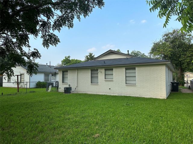 511 Guyer Street, Sugar Land, TX 77498