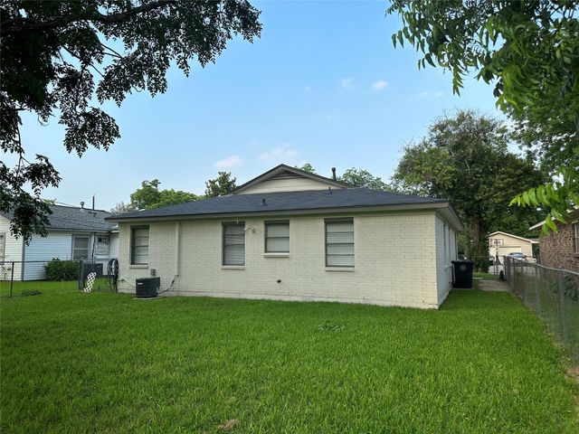 511 Guyer Street, Sugar Land, TX 77498
