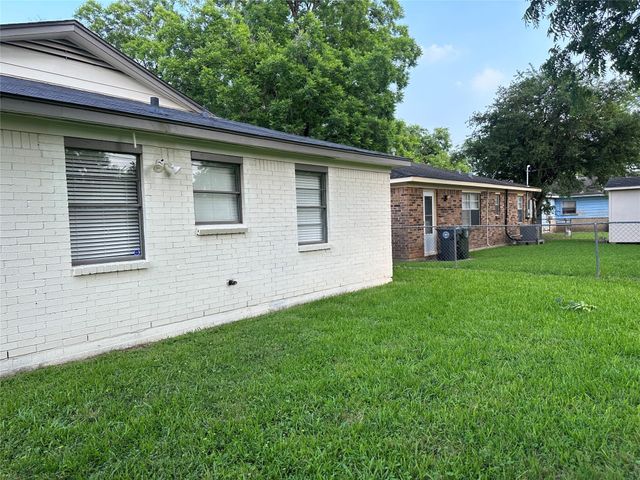 511 Guyer Street, Sugar Land, TX 77498