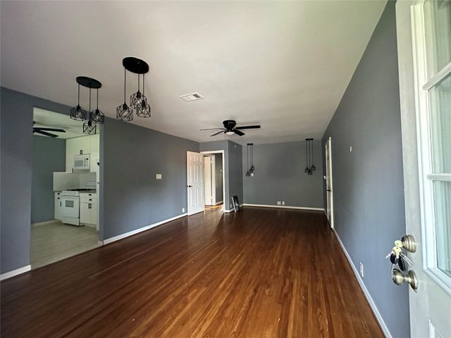 511 Guyer Street, Sugar Land, TX 77498