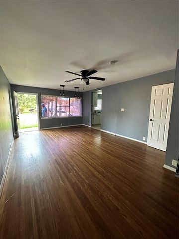 511 Guyer Street, Sugar Land, TX 77498