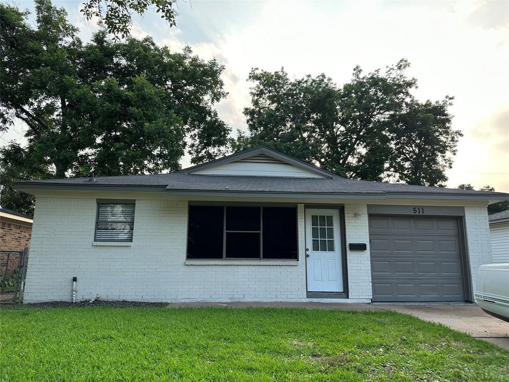 511 Guyer Street, Sugar Land, TX 77498