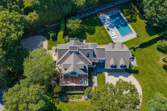 13 Peathole Lane, Bellport Village, NY 11713