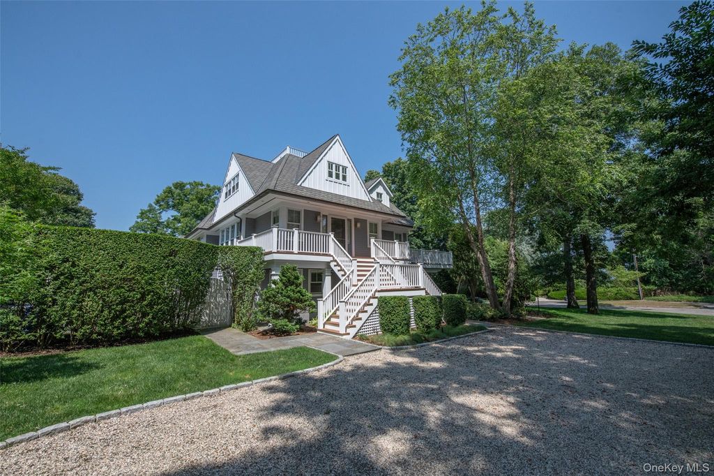 13 Peathole Lane, Bellport Village, NY 11713