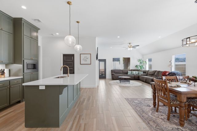 1417 N 72nd Street, Broken Arrow, OK 74014