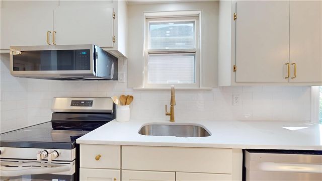 306 Nazareth PIKE, Bethlehem City, PA 18020